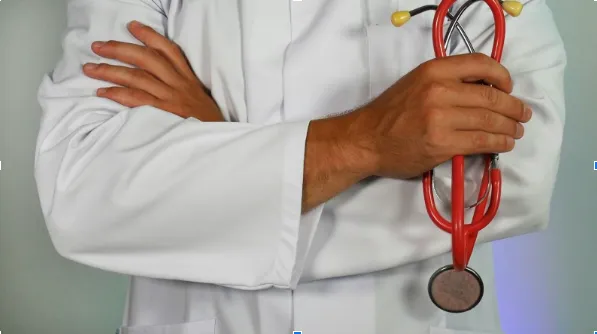 medecin avec un stethoscope